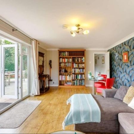 The Nook Located In A Beautiful Garden Setting With Parking Villa Стратфорд на Ейвън Екстериор снимка