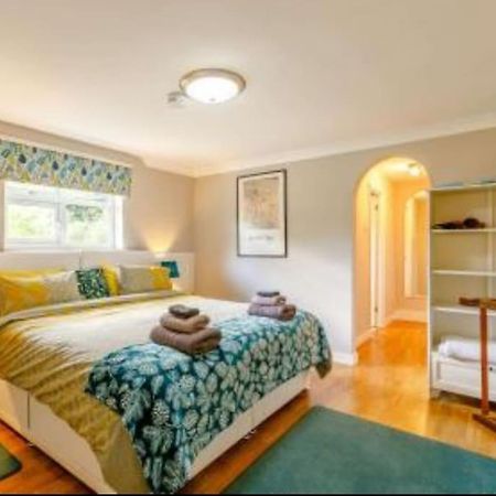 The Nook Located In A Beautiful Garden Setting With Parking Villa Стратфорд на Ейвън Екстериор снимка