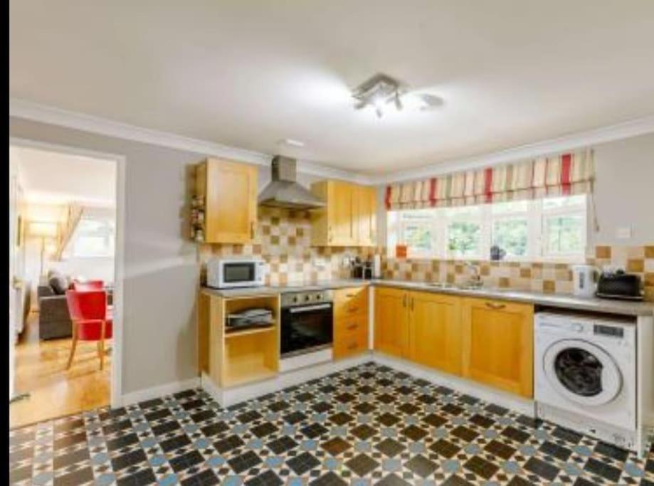 The Nook Located In A Beautiful Garden Setting With Parking Villa Стратфорд на Ейвън Екстериор снимка