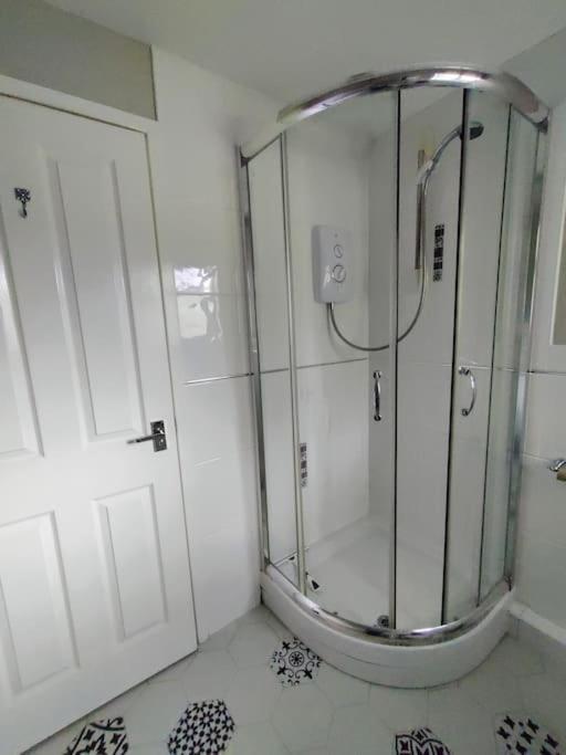 The Nook Located In A Beautiful Garden Setting With Parking Villa Стратфорд на Ейвън Екстериор снимка