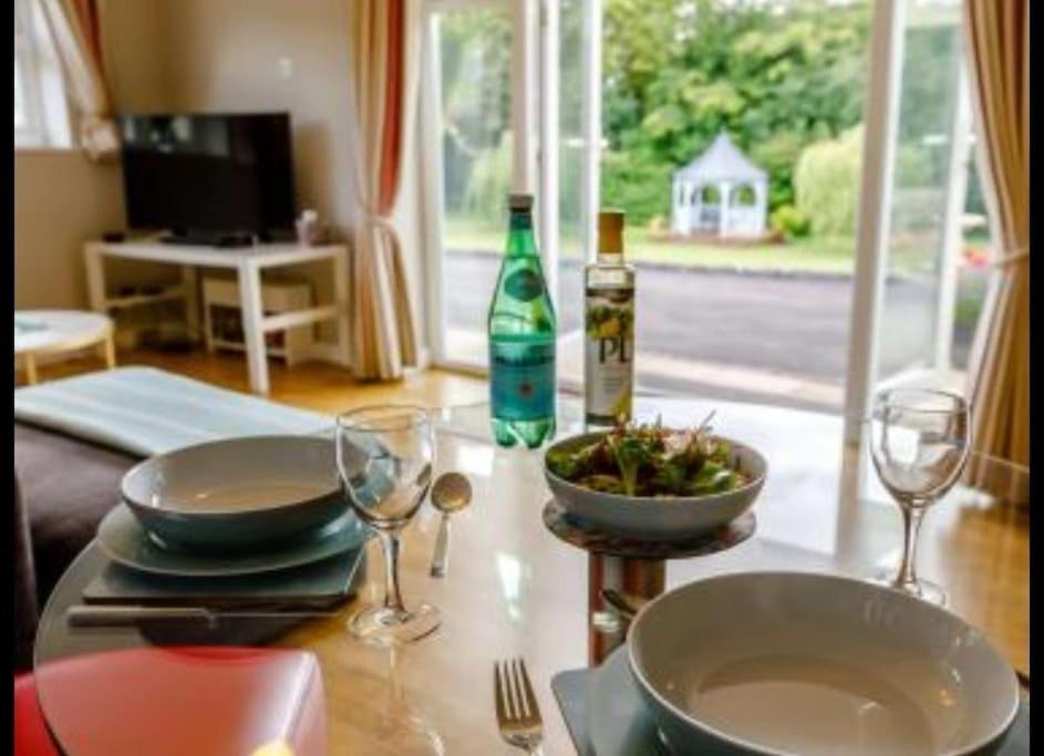 The Nook Located In A Beautiful Garden Setting With Parking Villa Стратфорд на Ейвън Екстериор снимка