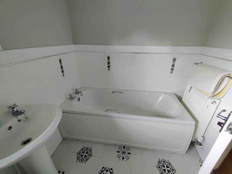 The Nook Located In A Beautiful Garden Setting With Parking Villa Стратфорд на Ейвън Екстериор снимка