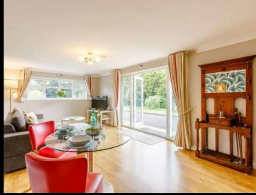 The Nook Located In A Beautiful Garden Setting With Parking Villa Стратфорд на Ейвън Екстериор снимка