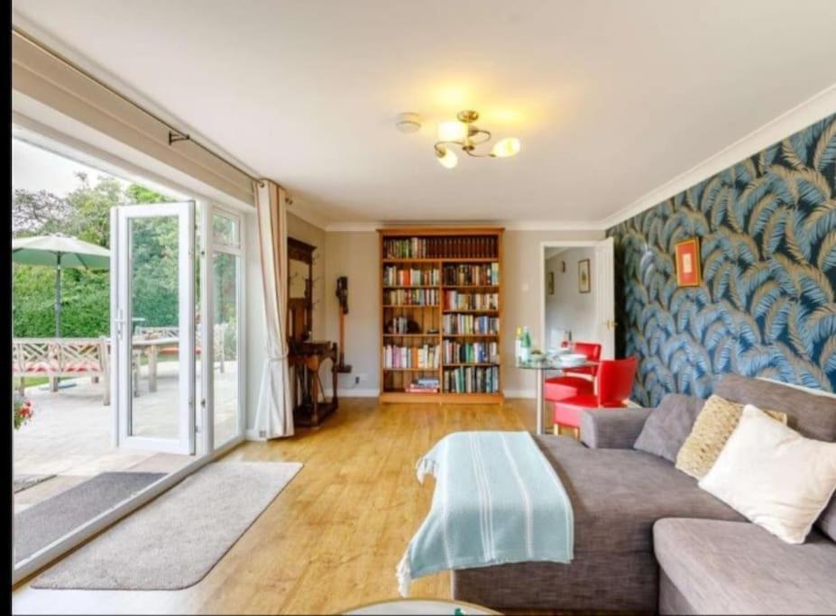 The Nook Located In A Beautiful Garden Setting With Parking Villa Стратфорд на Ейвън Екстериор снимка